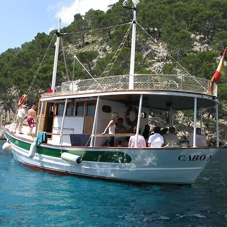 Cabo Negro Botel *
